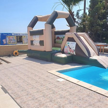 Larnaca Mansion Ideal For 3 Families Or More חדר תמונה