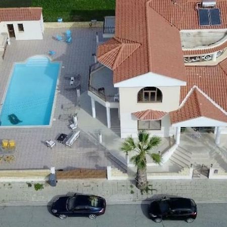 Larnaca Mansion Ideal For 3 Families Or More מראה חיצוני תמונה