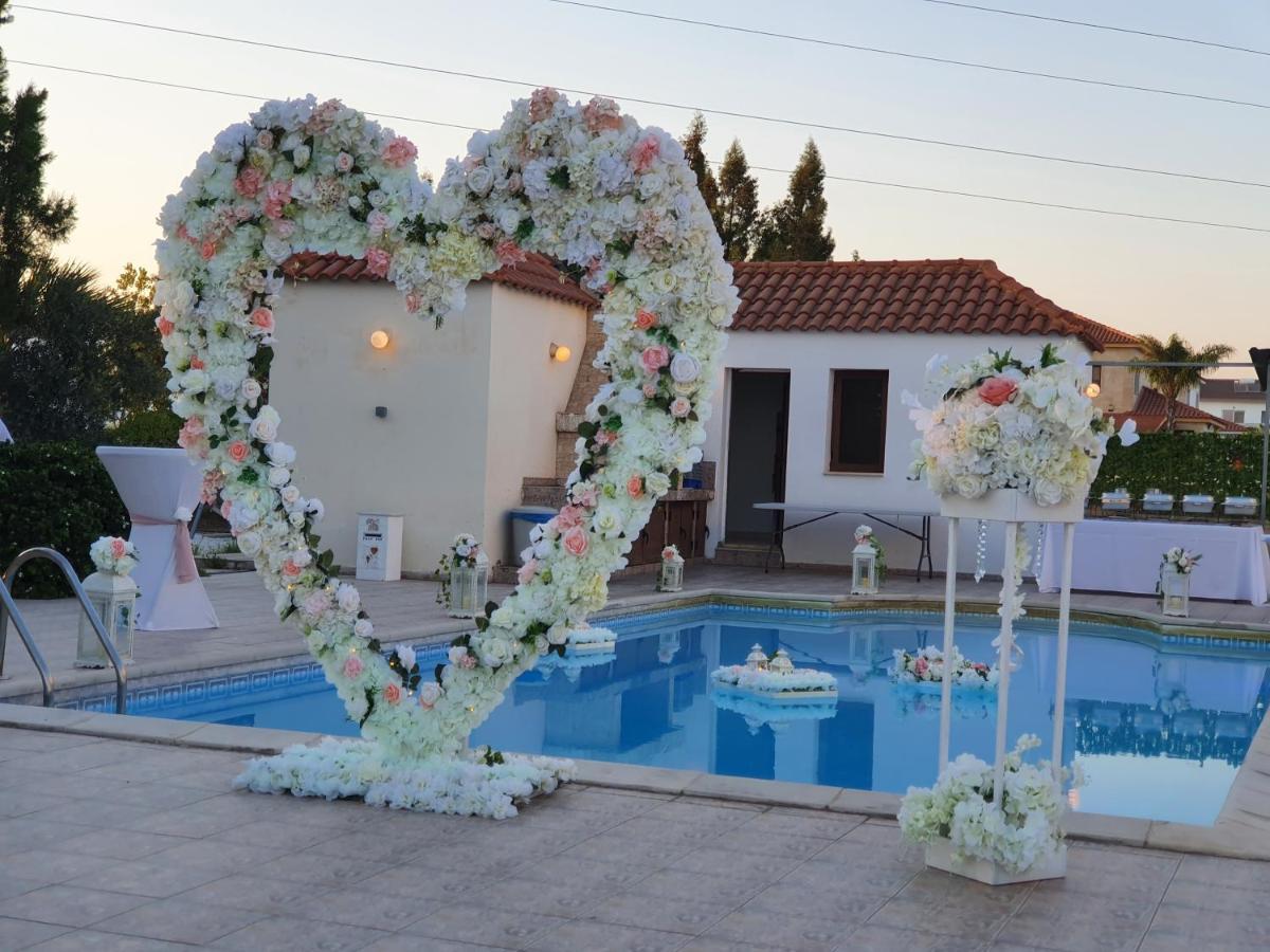 Larnaca Mansion Ideal For 3 Families Or More מראה חיצוני תמונה