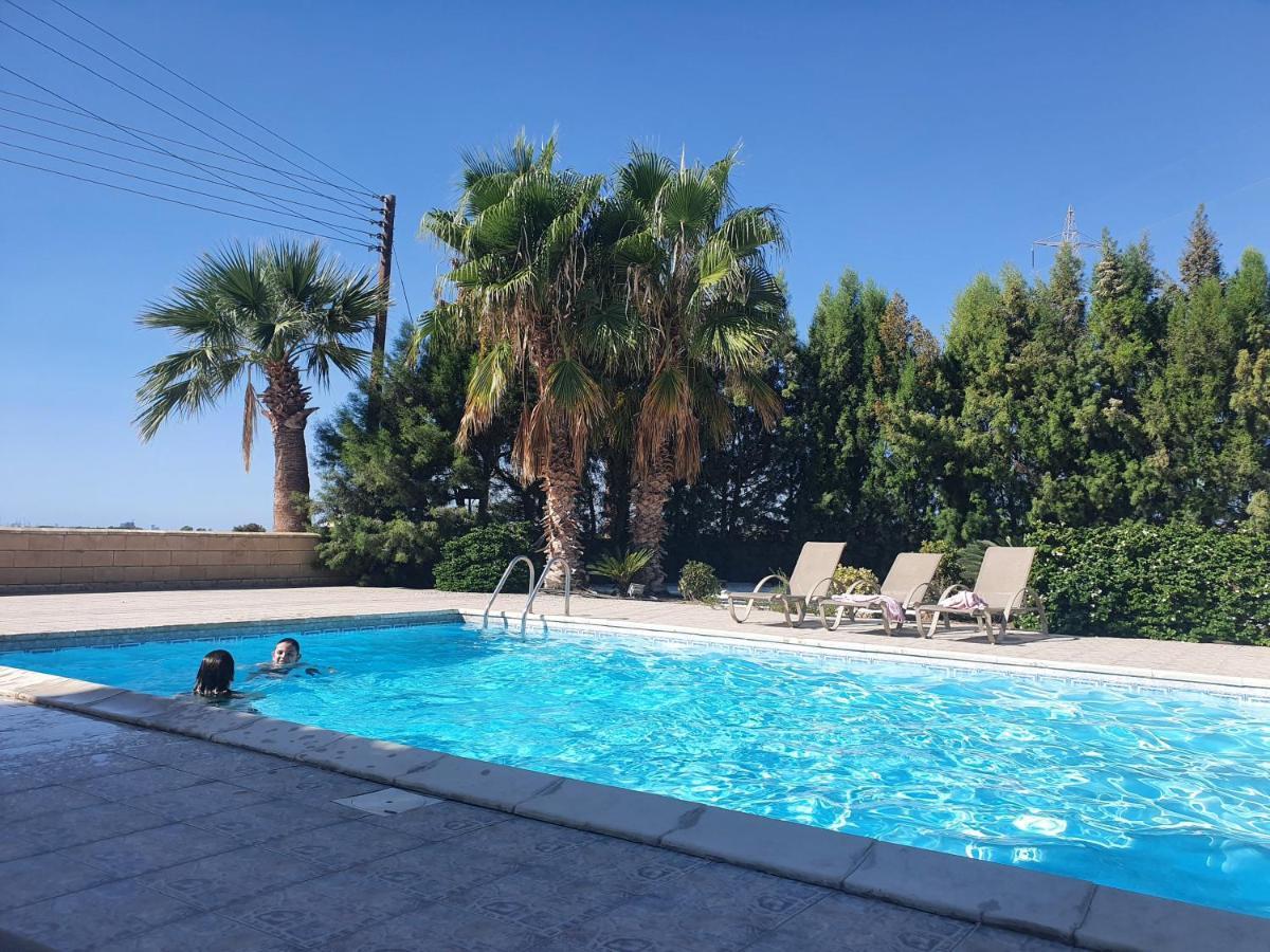 Larnaca Mansion Ideal For 3 Families Or More מראה חיצוני תמונה