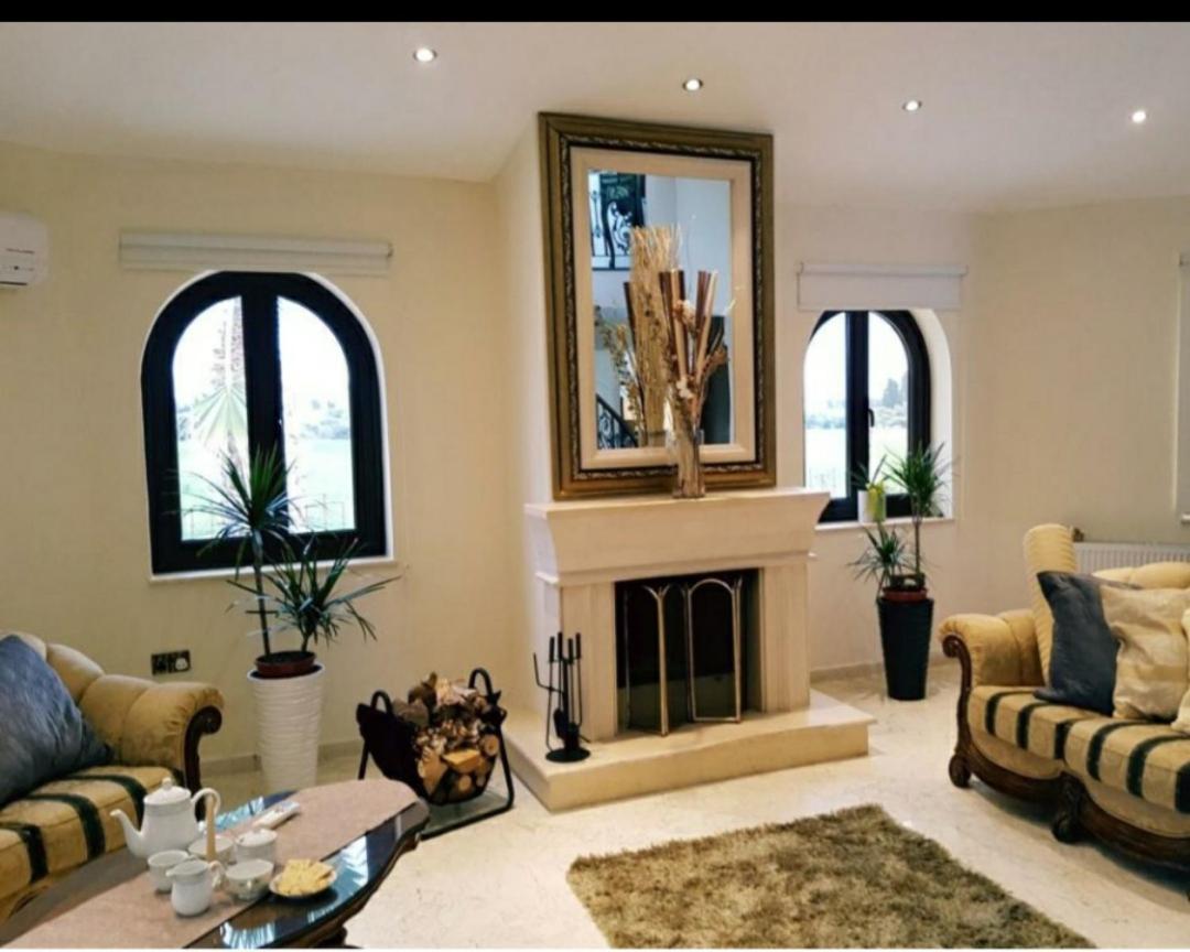 Larnaca Mansion Ideal For 3 Families Or More מראה חיצוני תמונה