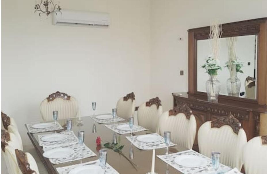 Larnaca Mansion Ideal For 3 Families Or More מראה חיצוני תמונה