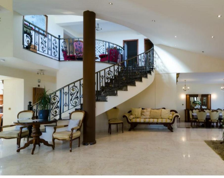 Larnaca Mansion Ideal For 3 Families Or More מראה חיצוני תמונה