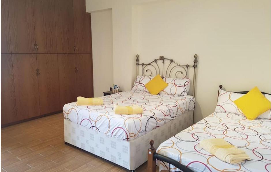 Larnaca Mansion Ideal For 3 Families Or More מראה חיצוני תמונה