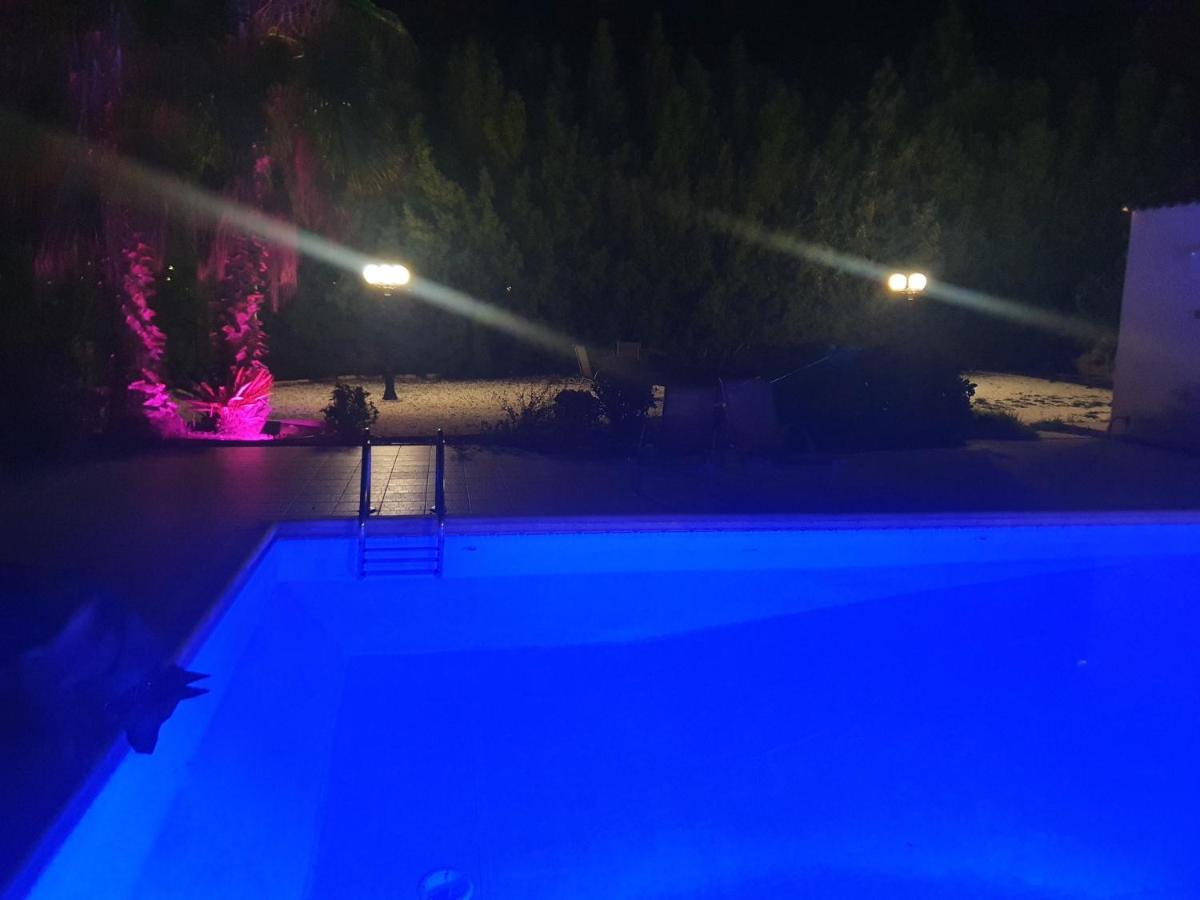 Larnaca Mansion Ideal For 3 Families Or More מראה חיצוני תמונה