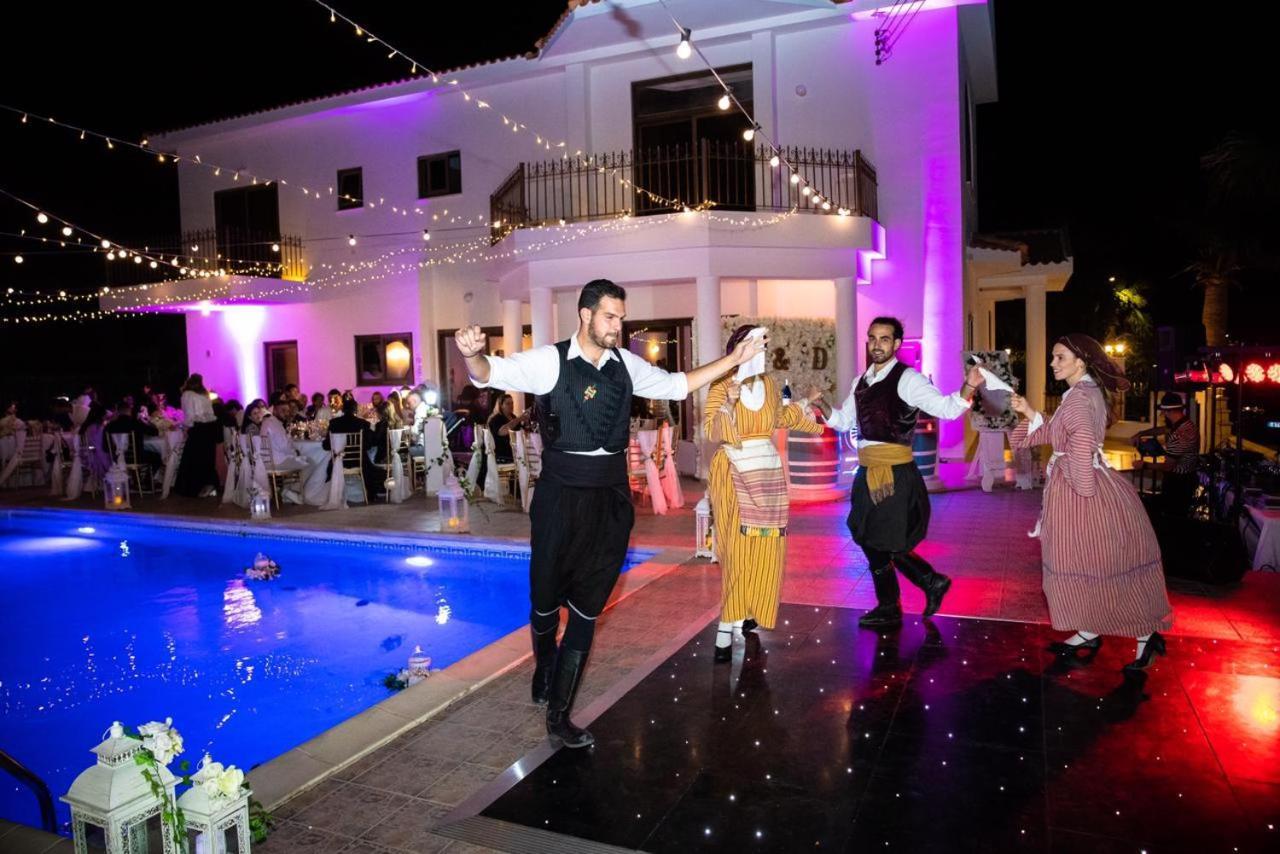 Larnaca Mansion Ideal For 3 Families Or More מראה חיצוני תמונה