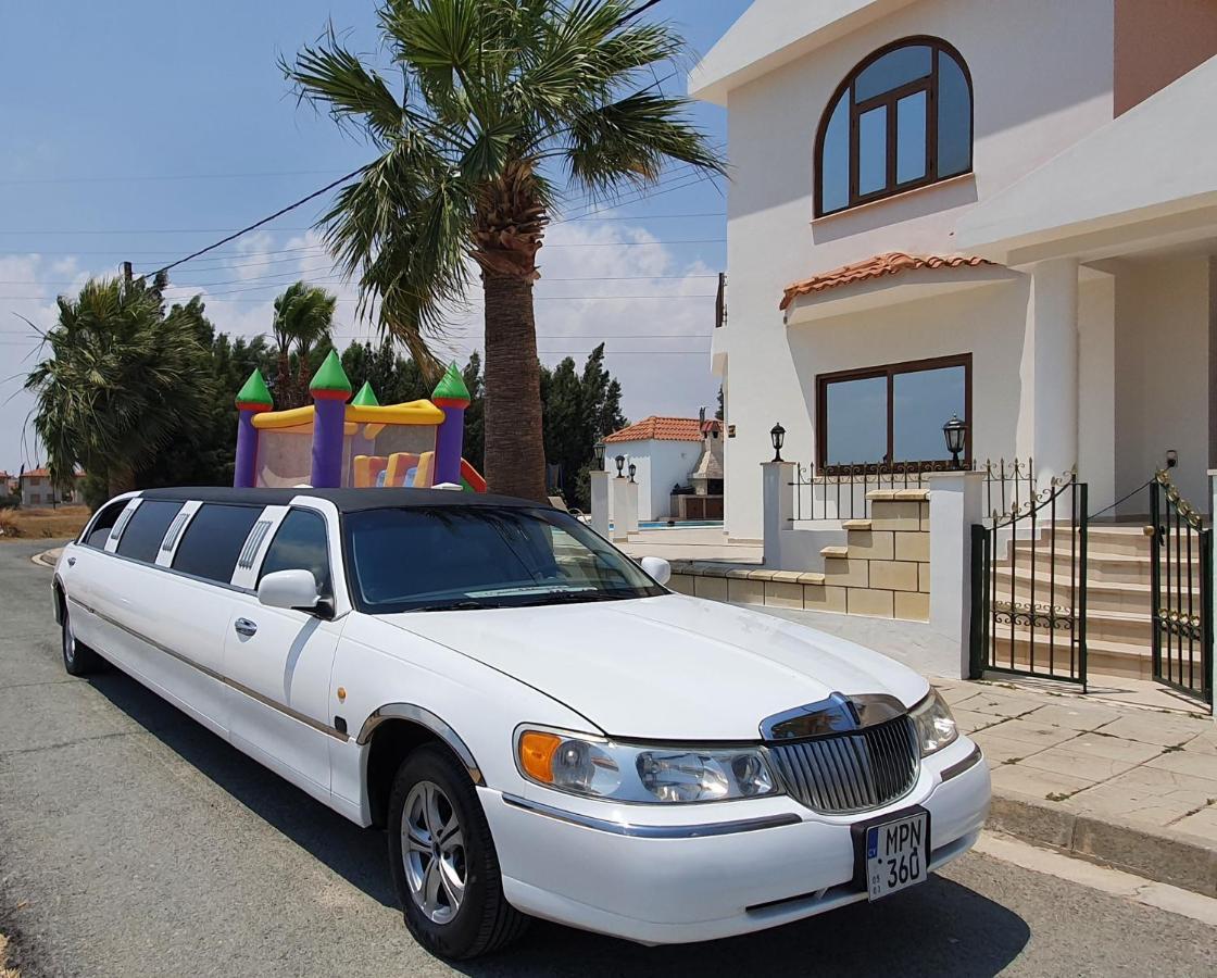 Larnaca Mansion Ideal For 3 Families Or More מראה חיצוני תמונה