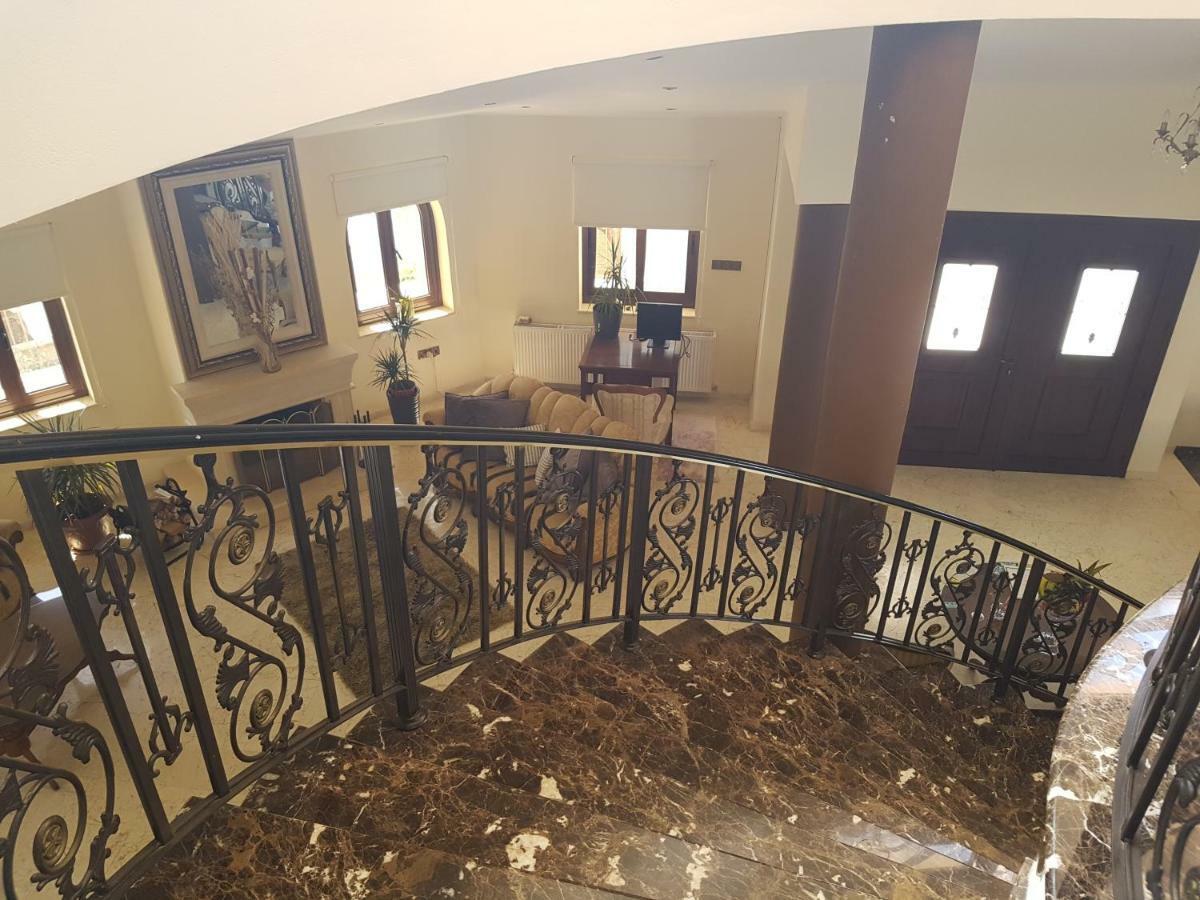 Larnaca Mansion Ideal For 3 Families Or More מראה חיצוני תמונה