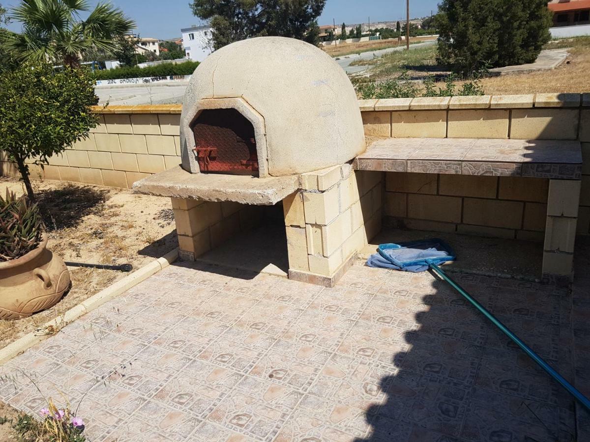 Larnaca Mansion Ideal For 3 Families Or More מראה חיצוני תמונה