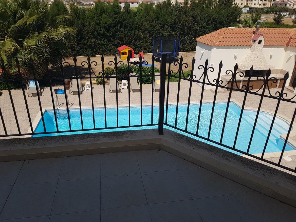 Larnaca Mansion Ideal For 3 Families Or More מראה חיצוני תמונה