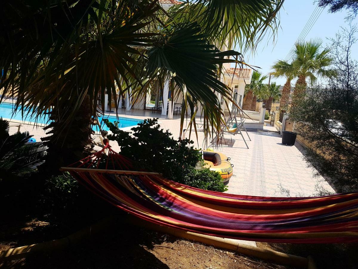 Larnaca Mansion Ideal For 3 Families Or More מראה חיצוני תמונה