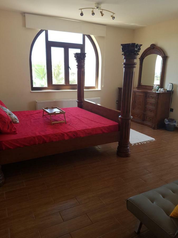 Larnaca Mansion Ideal For 3 Families Or More מראה חיצוני תמונה