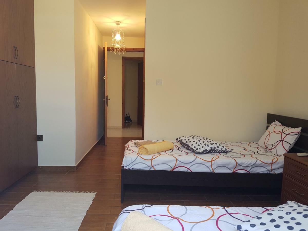 Larnaca Mansion Ideal For 3 Families Or More מראה חיצוני תמונה