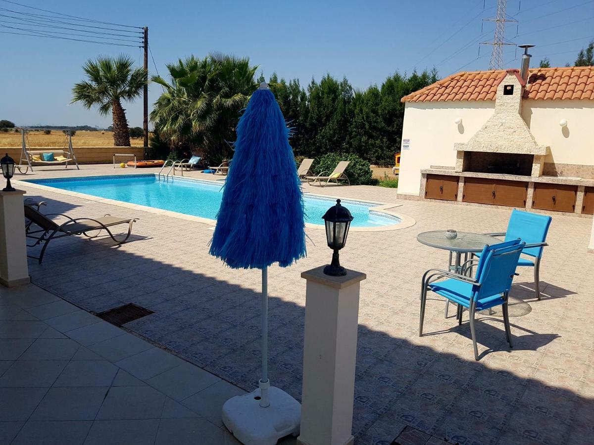 Larnaca Mansion Ideal For 3 Families Or More מראה חיצוני תמונה
