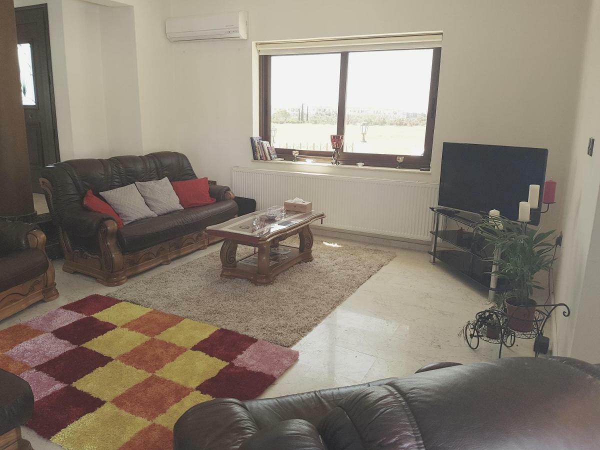 Larnaca Mansion Ideal For 3 Families Or More מראה חיצוני תמונה