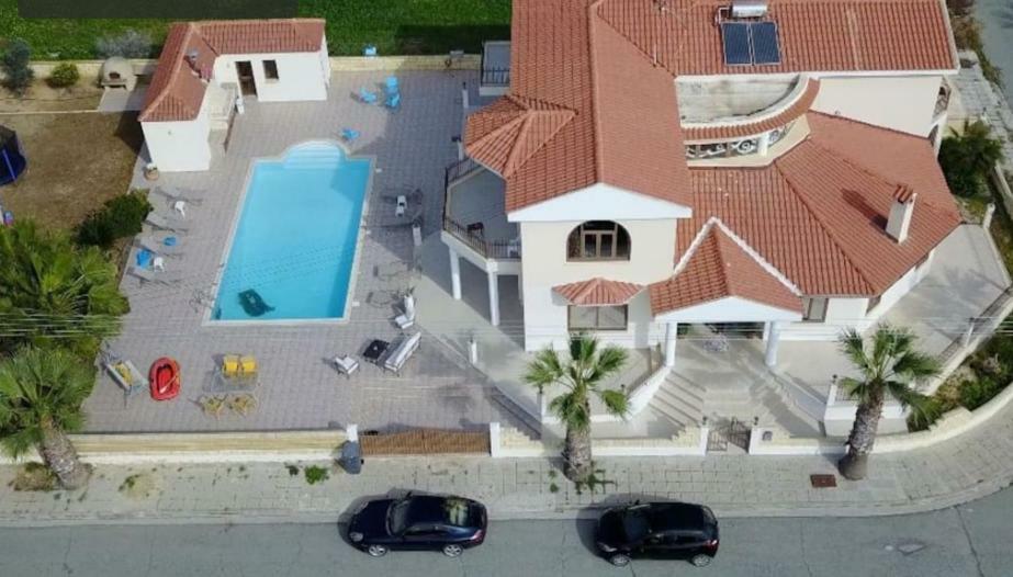Larnaca Mansion Ideal For 3 Families Or More מראה חיצוני תמונה
